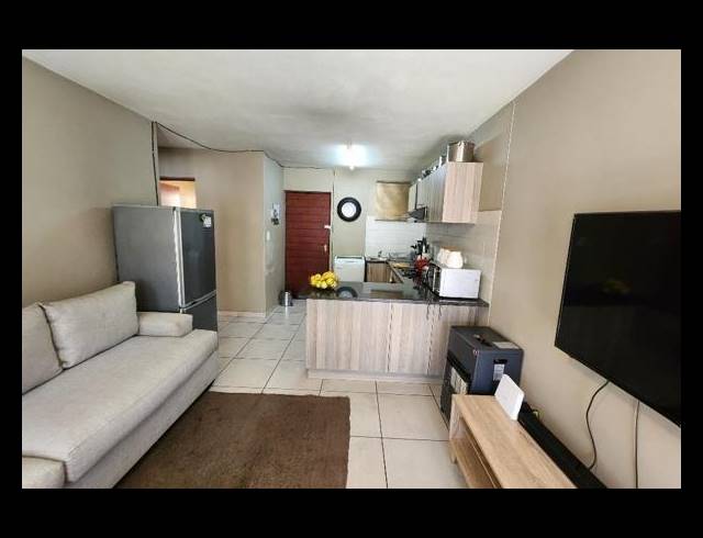 2 BEDROOM TOWNHOUSE FOR SALE IN ALBEMARLE